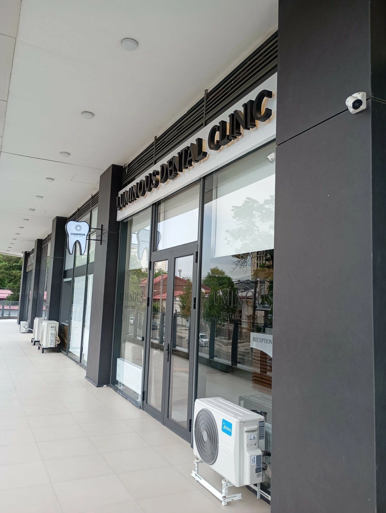 Luminous dental clinic