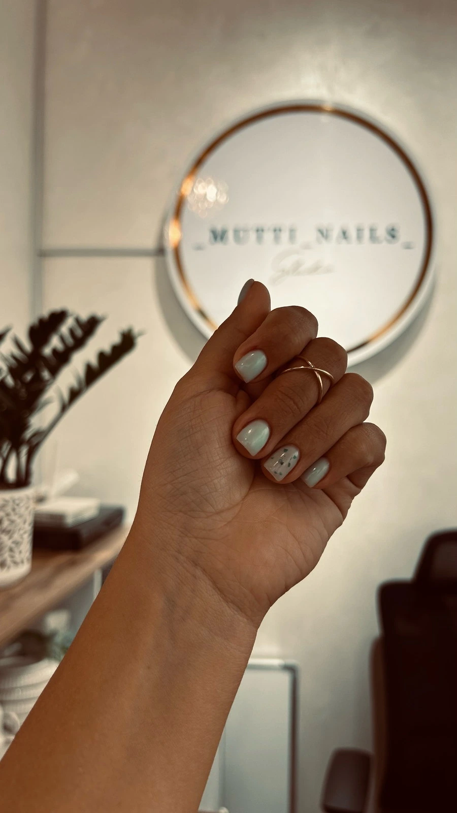 Mutti Nails