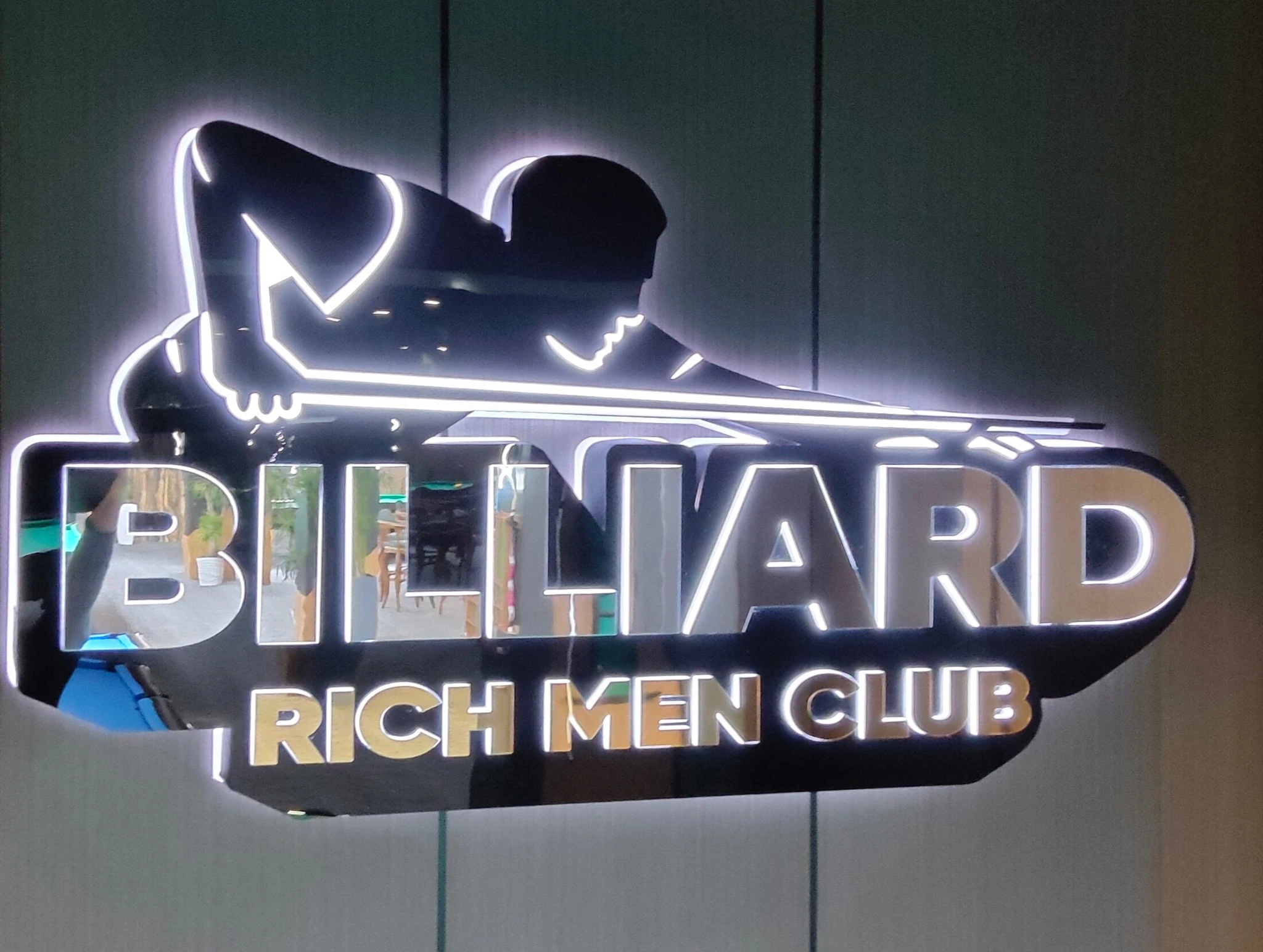 Rich Men, ​бильярдный клуб