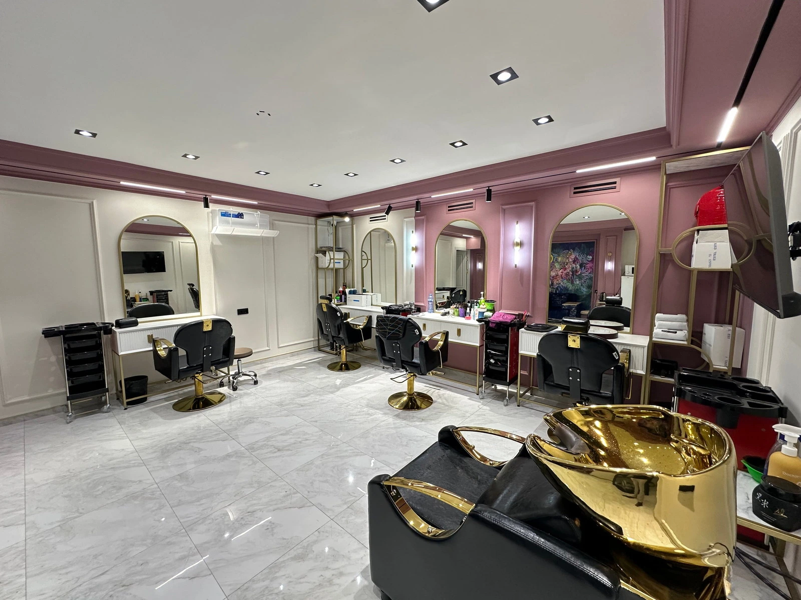 Trim Time, парикмахерская
