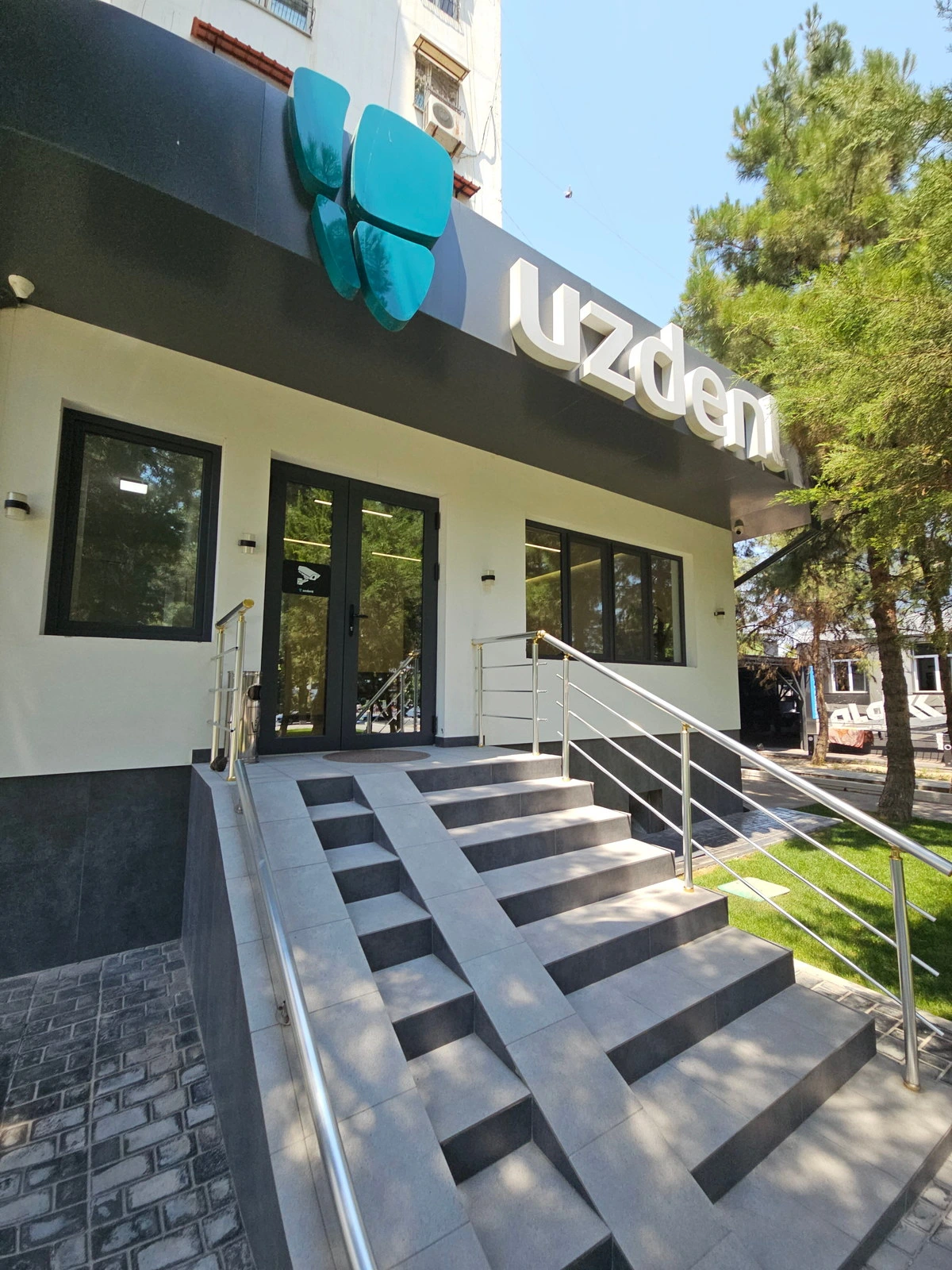 Uzdent